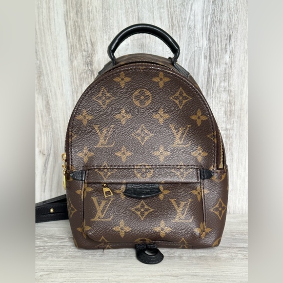 LV BACKPACK - Picture 1 of 4